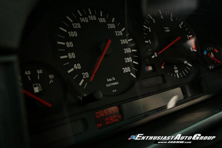 Панель приборов BMW M5 Touring (Avus Blue) (WBSHJ91070BL01767) (E34) 1994 года  (фото 76 из 100)